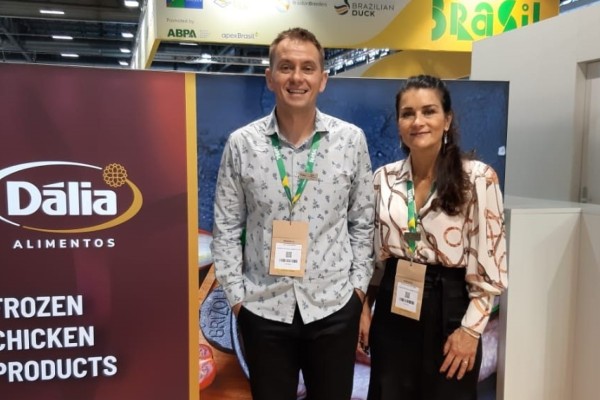 Dália presente em feira na Europa  
