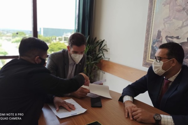 Presidente do Legislativo Yê e vereador Duda Do Táxi foram recebidos no gabinete do Deputado Federal Márcio Biolchi