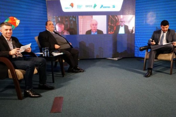 Presidente da entidade e prefeito de Taquari, Maneco Hassen, é responsável pela mediação do evento