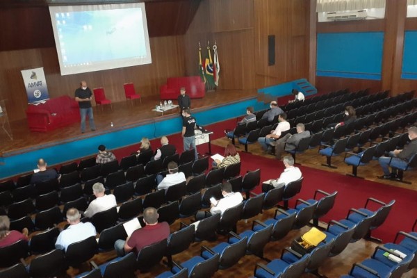 Reunião ocorreu nesta segunda-feira