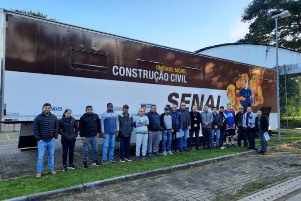 Grupo começa curso gratuito de pedreiro no Senai