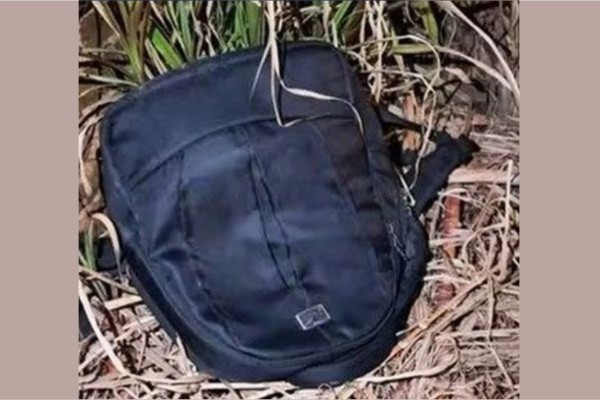 Recém-nascida é encontrada morta dentro de mochila em terreno baldio