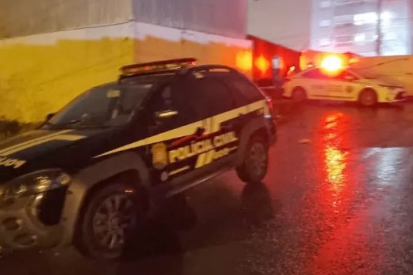 Homem é morto a golpes de martelo após discussão com casal