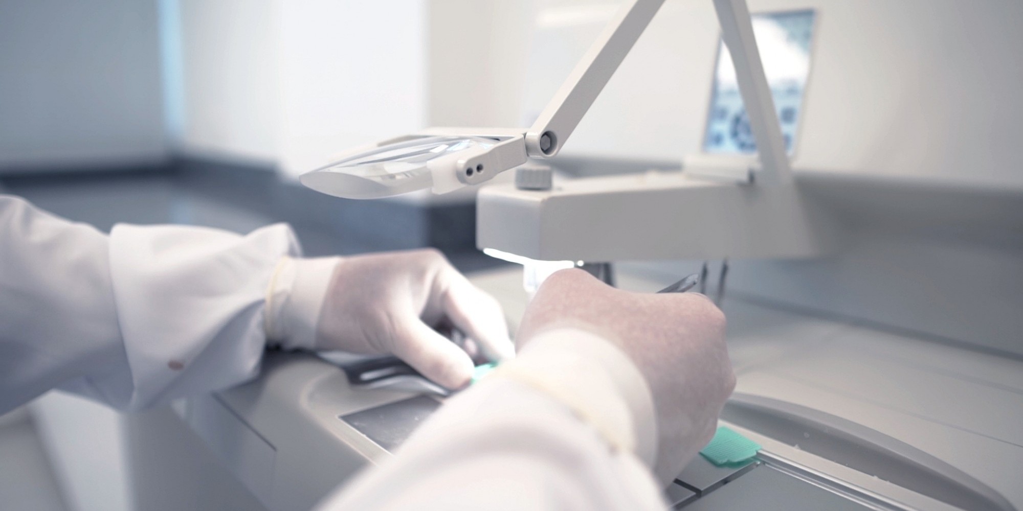 Os laboratórios contam com o que há de mais moderno na área Os laboratórios contam com o que há de mais moderno na área