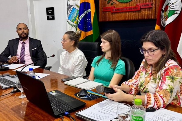 Vereadores recebem informações sobre as moradias para atingidos pelos eventos climáticos