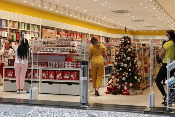 Comércio é obrigado a dar nota fiscal da compra.