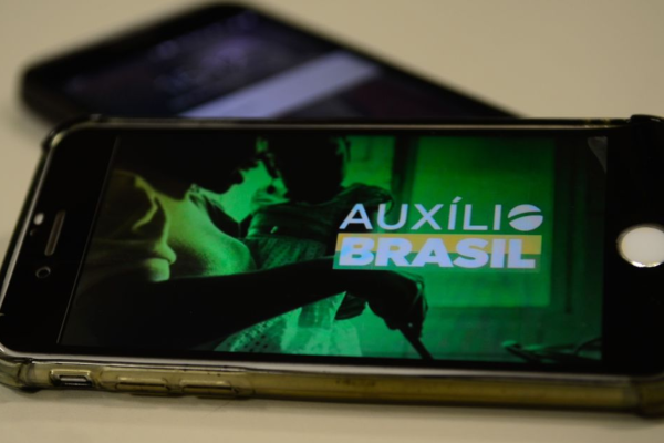 Caixa paga Auxílio Brasil a beneficiários com NIS final 6