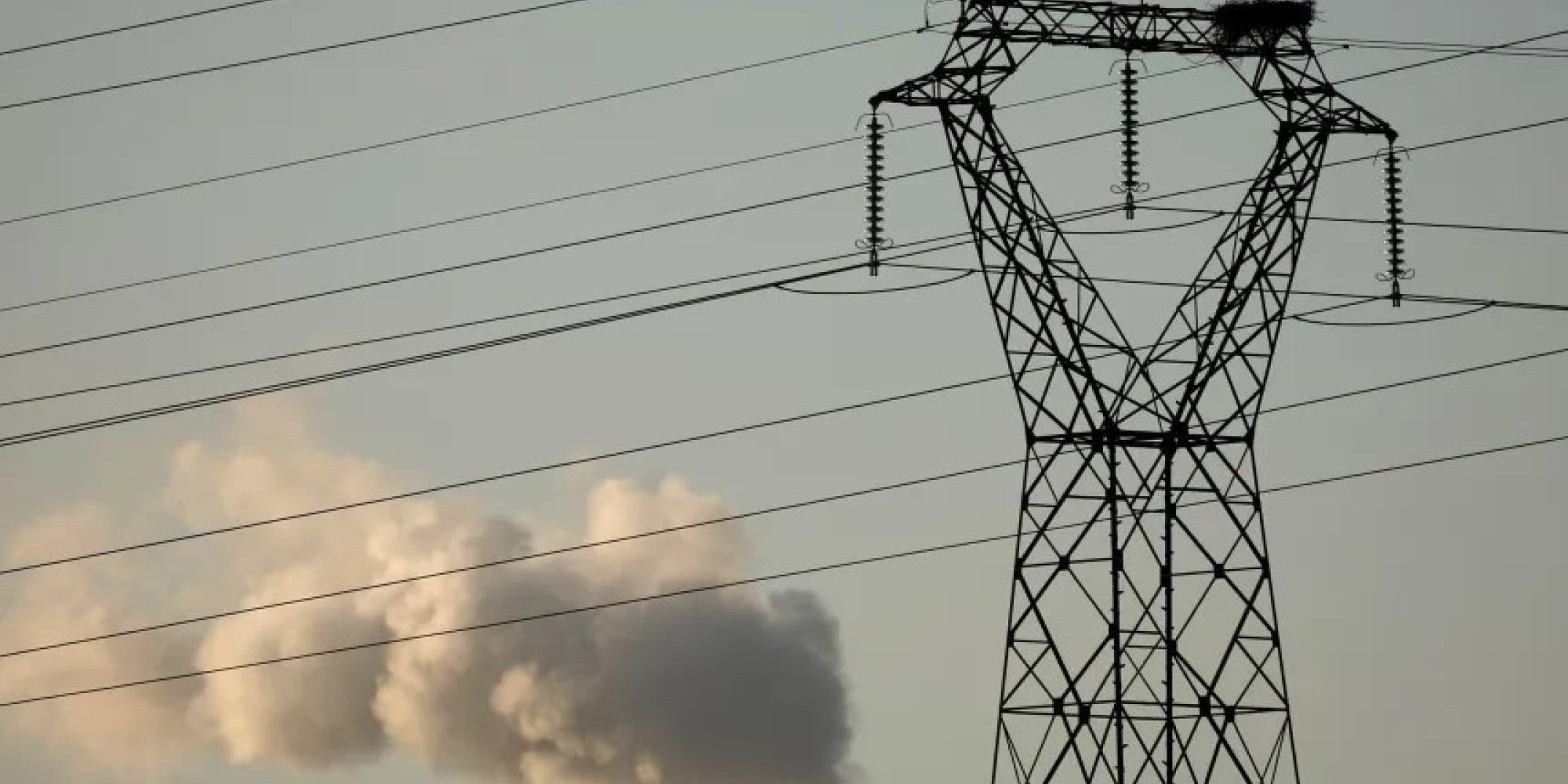Apagão atinge vários estados e deixa brasileiros sem energia