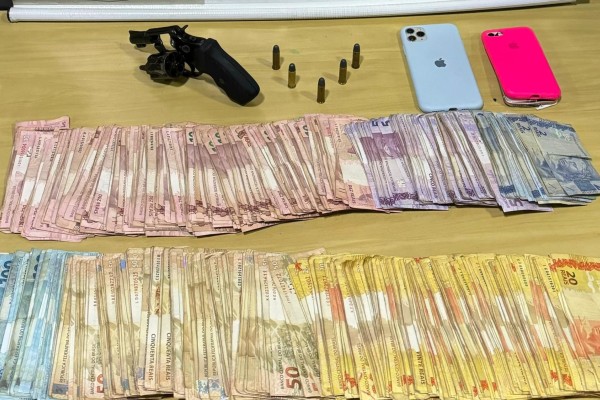 BM prende dupla, apreende arma, munições e R$ 27 mil em Encantado