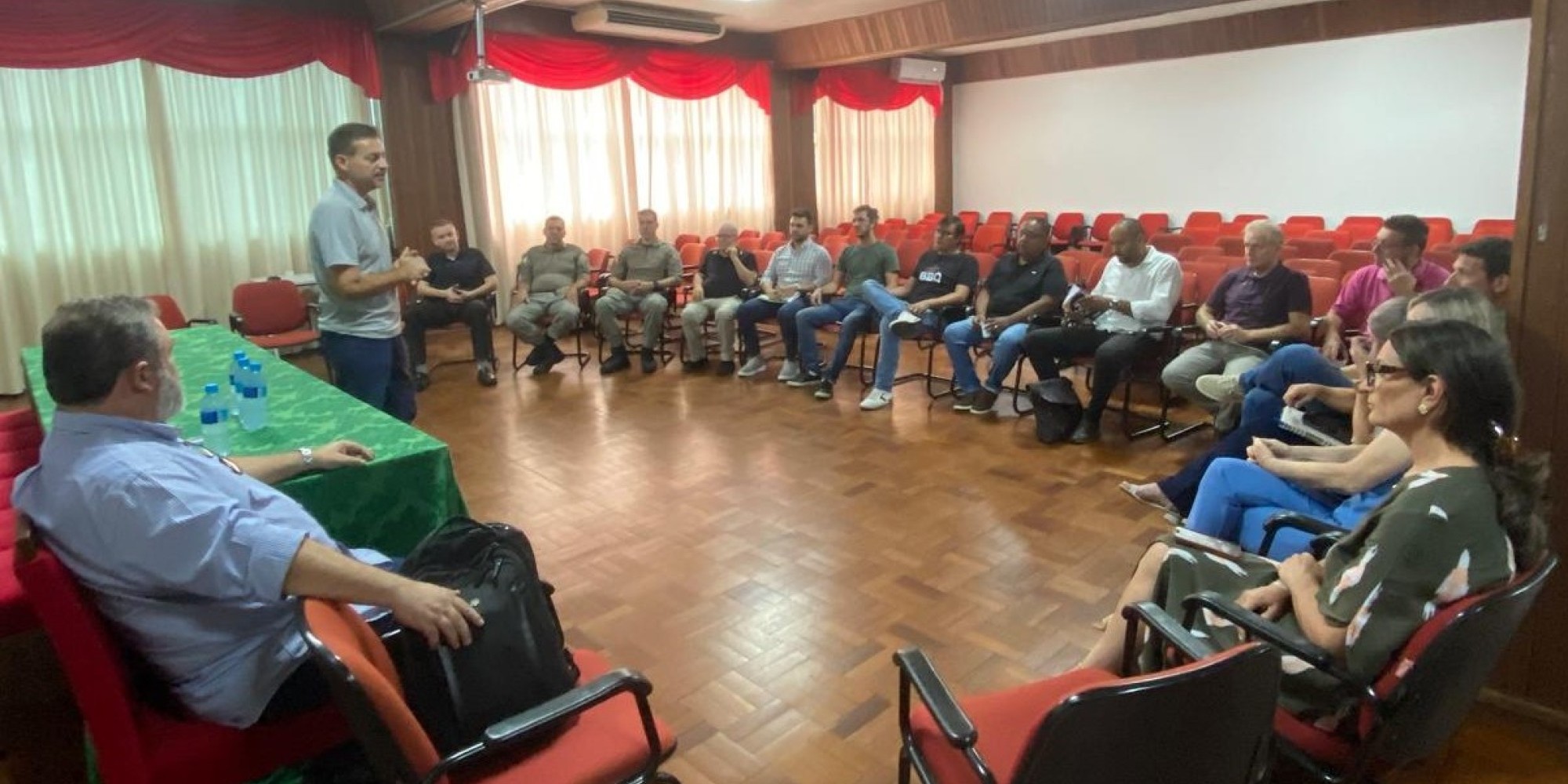 Reunião discute a retomada do estacionamento rotativo em Encantado