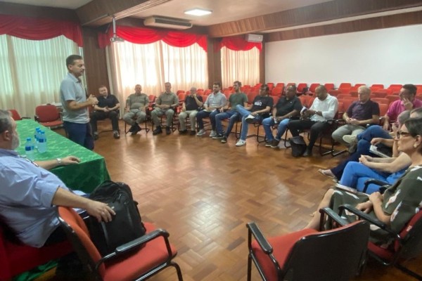 Reunião discute a retomada do estacionamento rotativo em Encantado