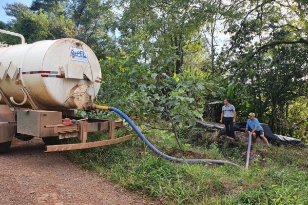 Joelmo acompanha o abastecimento dos poços até nos finais de semana