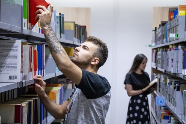 Abertas as inscrições para concorrer a bolsas de estudos do Santander Superamos Juntos