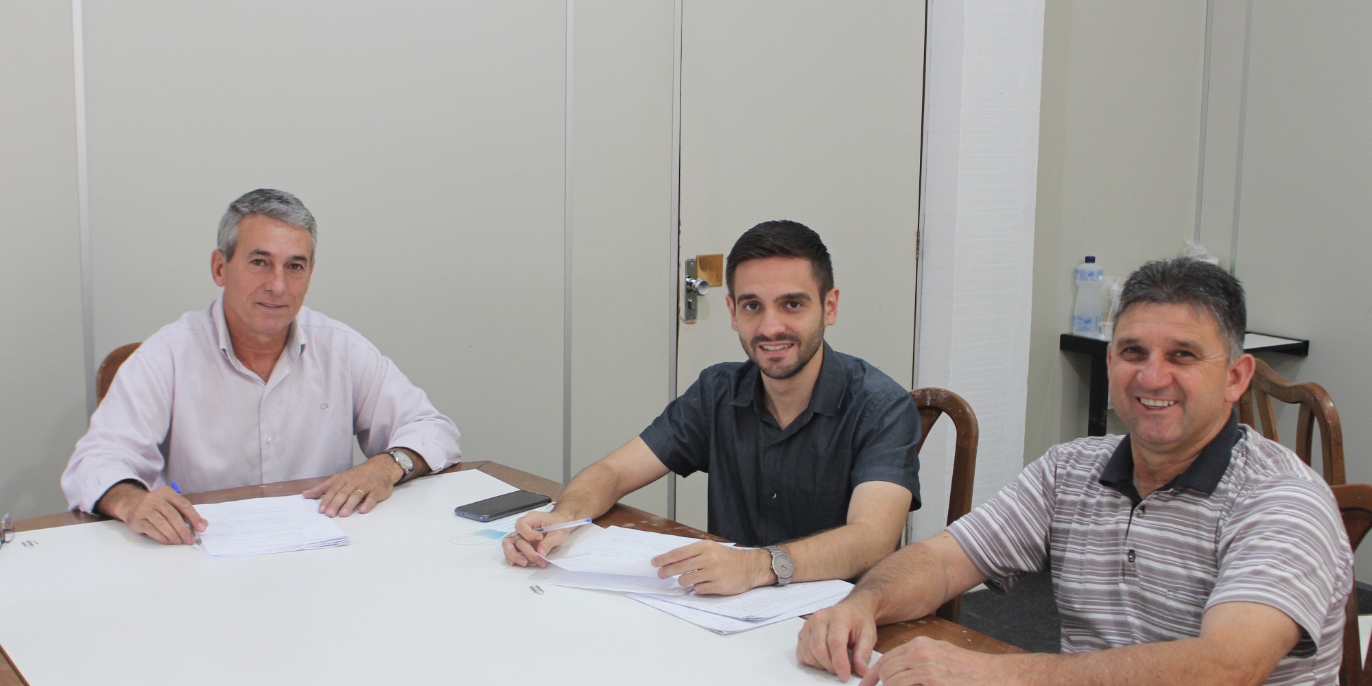 Atual prefeito, Lourival de Seixas, recebeu prefeito e vice-prefeito eleito, Mateus Trojan e Amarildo Baldasso, respectivamente Atual prefeito, Lourival de Seixas, recebeu prefeito e vice-prefeito eleito, Mateus Trojan e Amarildo Baldasso, respectivamente