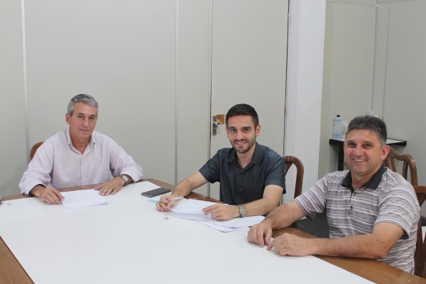 Atual prefeito, Lourival de Seixas, recebeu prefeito e vice-prefeito eleito, Mateus Trojan e Amarildo Baldasso, respectivamente