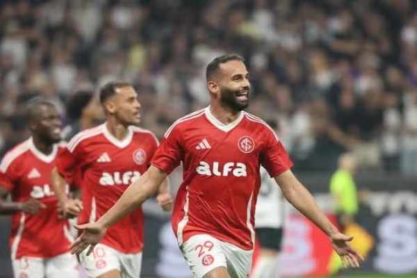 Corinthians vence o Inter com hat-trick de Yuri Alberto