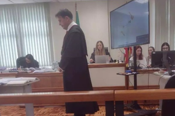 Médico é condenado a quase 60 anos por duplo homicídio