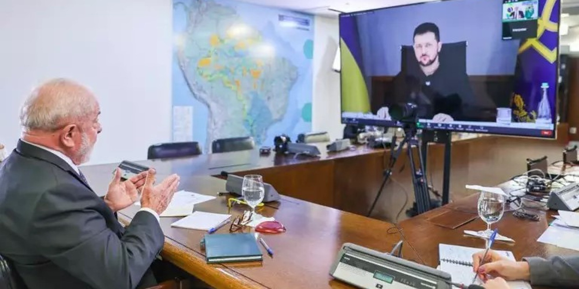 Zelensky recusa contato de Lula e critica visita do brasileiro à Rússia