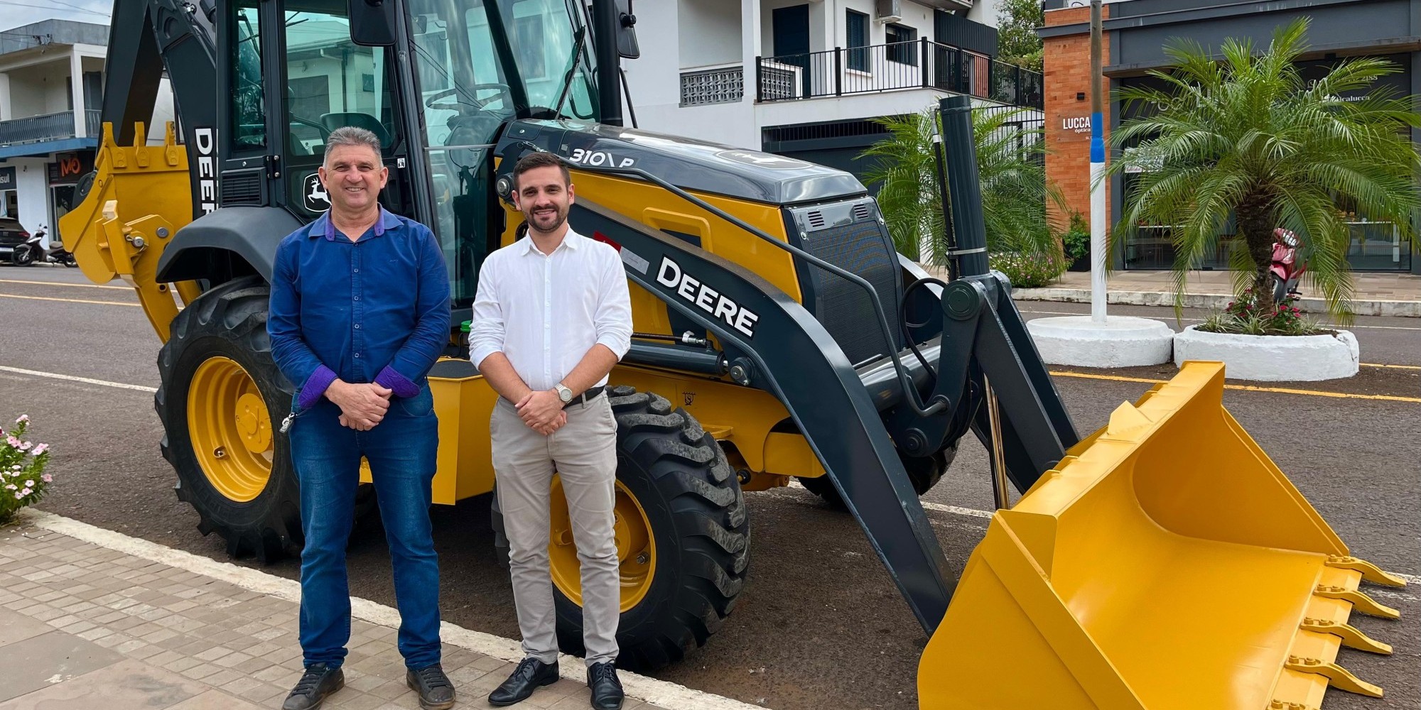 Muçum amplia frota de maquinários com nova retroescavadeira