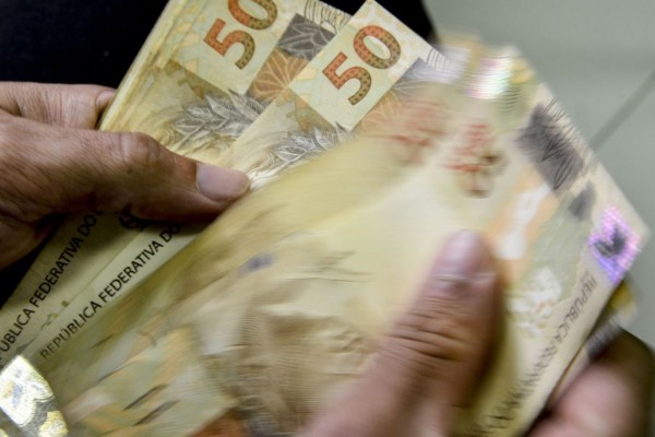 Beneficiários com NIS final 8 recebem hoje Auxílio Brasil