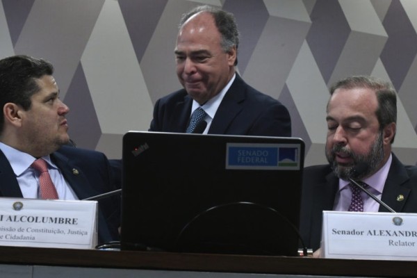 PEC fura-teto permite usar dinheiro parado em contas do PIS/Pasep