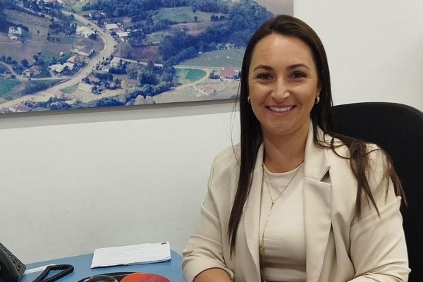 Francieli Marchetti assume pasta da Administração em Relvado