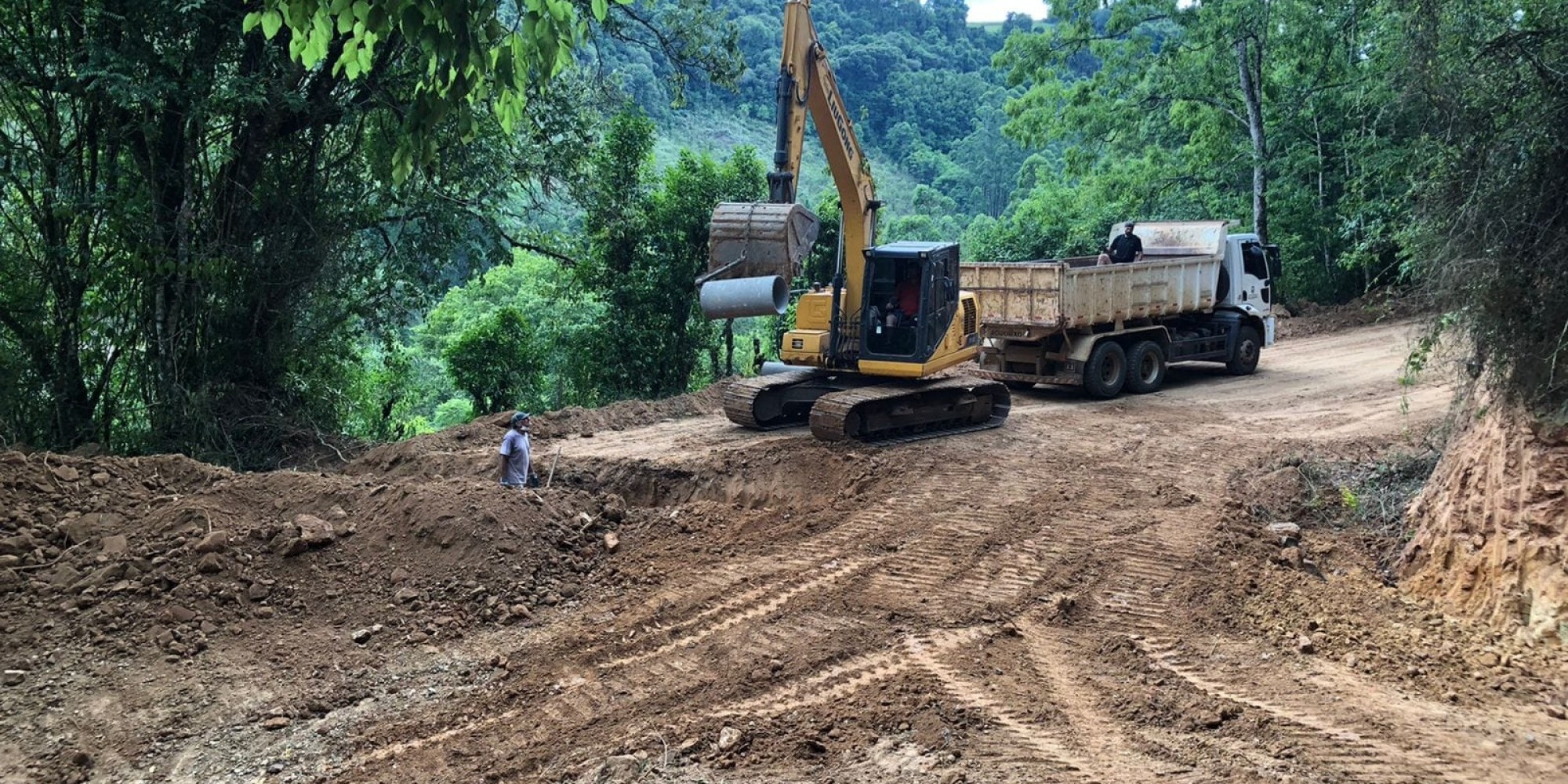 Prefeitura de Relvado realiza recuperação de estrada