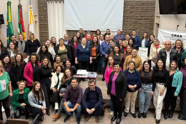Representantes de Roca Sales participam de seminário sobre SUAS em Arvorezinha