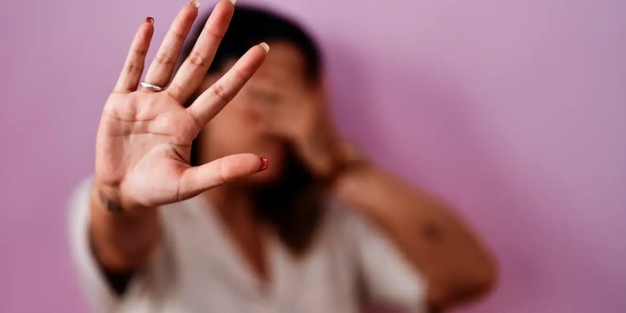 Homem (22) agride ex-companheira com medida protetiva em Roca Sales