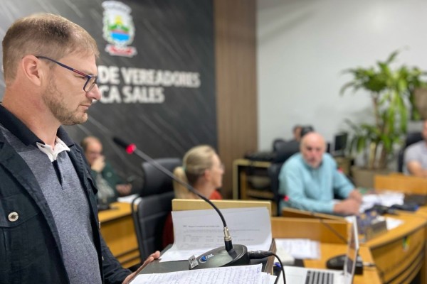 Secretário da Agricultura de Roca Sales comparece à sessão a convite dos vereadores