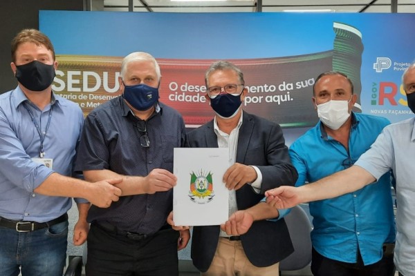 Relvado assina convênio do Programa Estadual Pavimenta RS