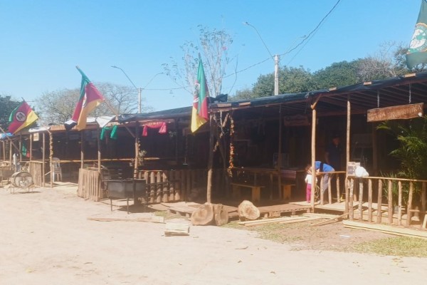 Encantado, Muçum e Roca Sales dão início às celebrações com shows, cavalgadas e apresentações culturais.