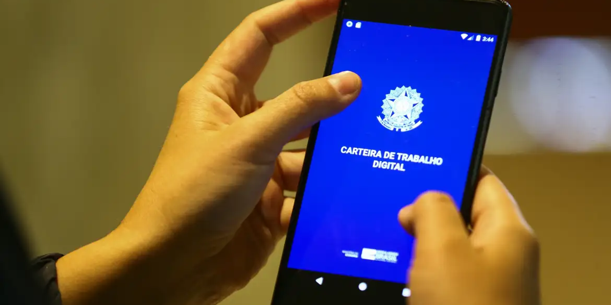 Números de trabalhadores com e sem carteira assinada batem recorde. Os dados, divulgados nesta quarta-feira (29), são do Instituto Brasileiro de Geografia e Estatística (IBGE). Números de trabalhadores com e sem carteira assinada batem recorde. Os dados, divulgados nesta quarta-feira (29), são do Instituto Brasileiro de Geografia e Estatística (IBGE).
