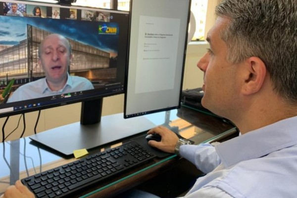Para o presidente da Famurs a vacina é o fio condutor de todo o nosso futuro daqui pra frente