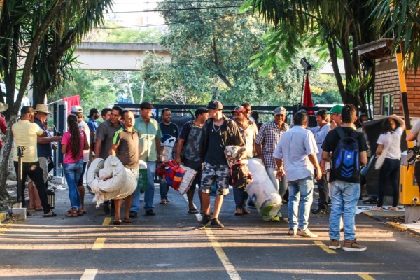 Centenas de trabalhadores realizam manifestação 