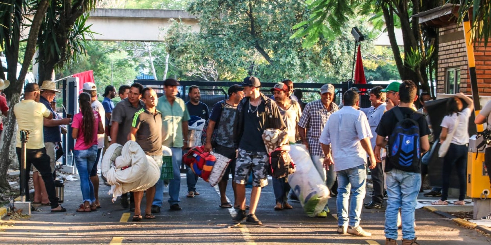 Centenas de trabalhadores realizam manifestação 