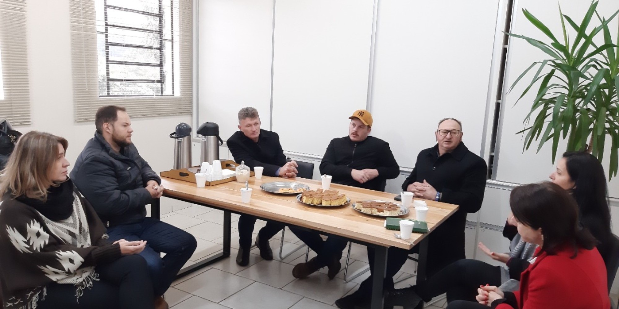 Prefeito, vereadores e assistente social de Vespasiano Corrêa conhecem estrutura da Assistência Social de Doutor Ricardo