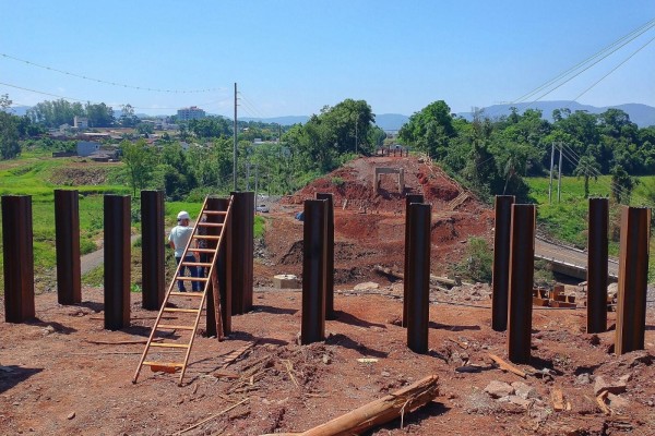 EGR concluiu a colocação das estacas cravadas na ponte da ERS-130 