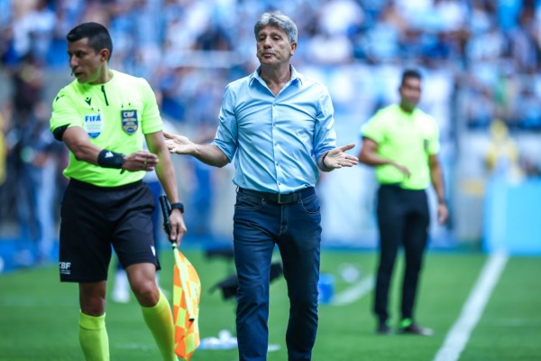 Em reunião realizada nesta segunda-feira (9), o treinador demonstrou o desejo de deixar o clube.