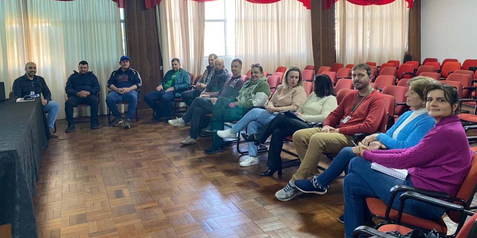 Produtor Gustavo Lorenzon assume presidência do CMDR e programa beneficiará 27 famílias com ações de recuperação ambiental e produtiva Produtor Gustavo Lorenzon assume presidência do CMDR e programa beneficiará 27 famílias com ações de recuperação ambiental e produtiva