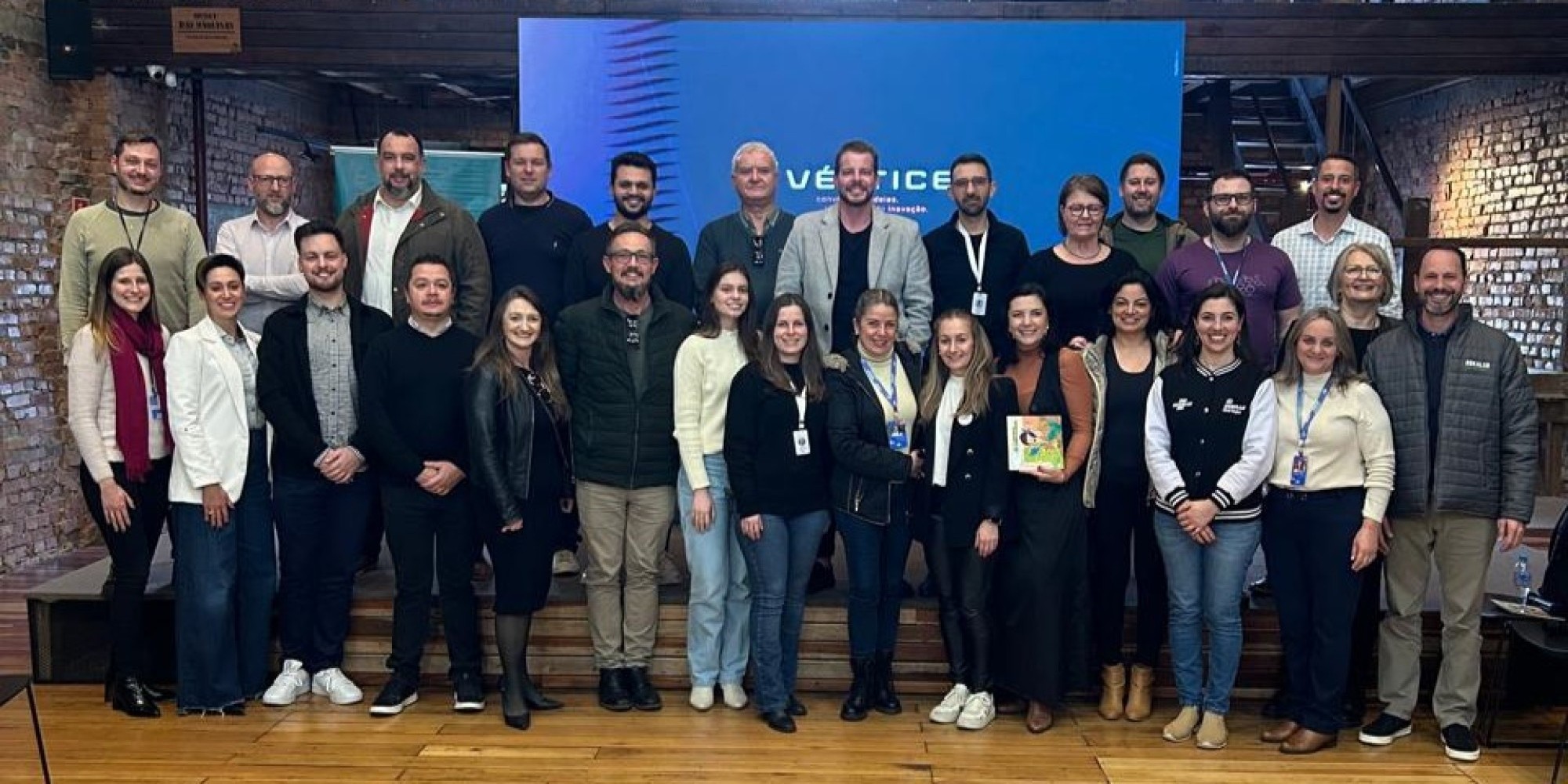 Eles acompanharam o funcionamento de ecossistema de inovação e identificaram ações adaptáveis localmente. Eles acompanharam o funcionamento de ecossistema de inovação e identificaram ações adaptáveis localmente.
