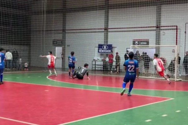 A sétima rodada movimentou o ginásio do Parque João Batista Marchese, na noite desta quinta-feira (28), e manteve o equilíbrio nas disputas, mas consolidou o Serrano como líder isolado da categoria Livre.