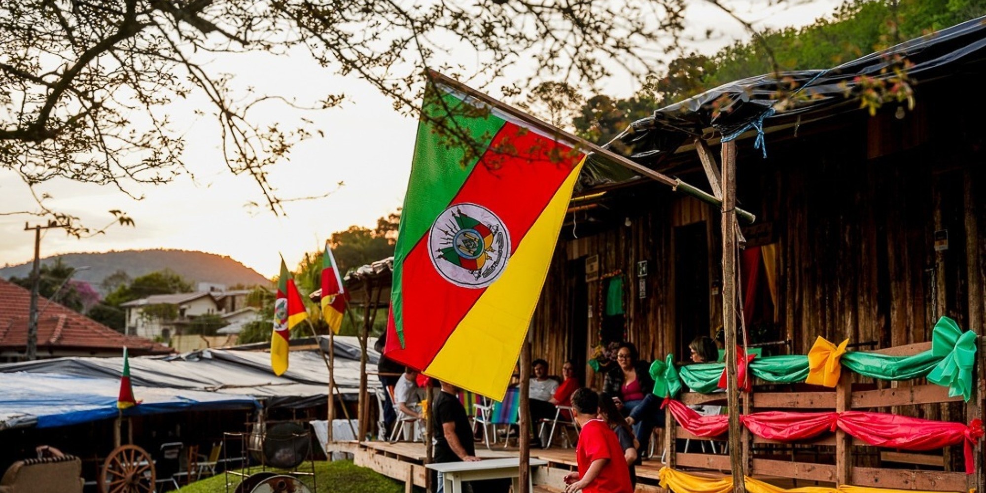 Shows de Paulinho Mocelin, Os Fagundes e Os Serranos marcaram a retomada do evento ao seu formato completo. Shows de Paulinho Mocelin, Os Fagundes e Os Serranos marcaram a retomada do evento ao seu formato completo.