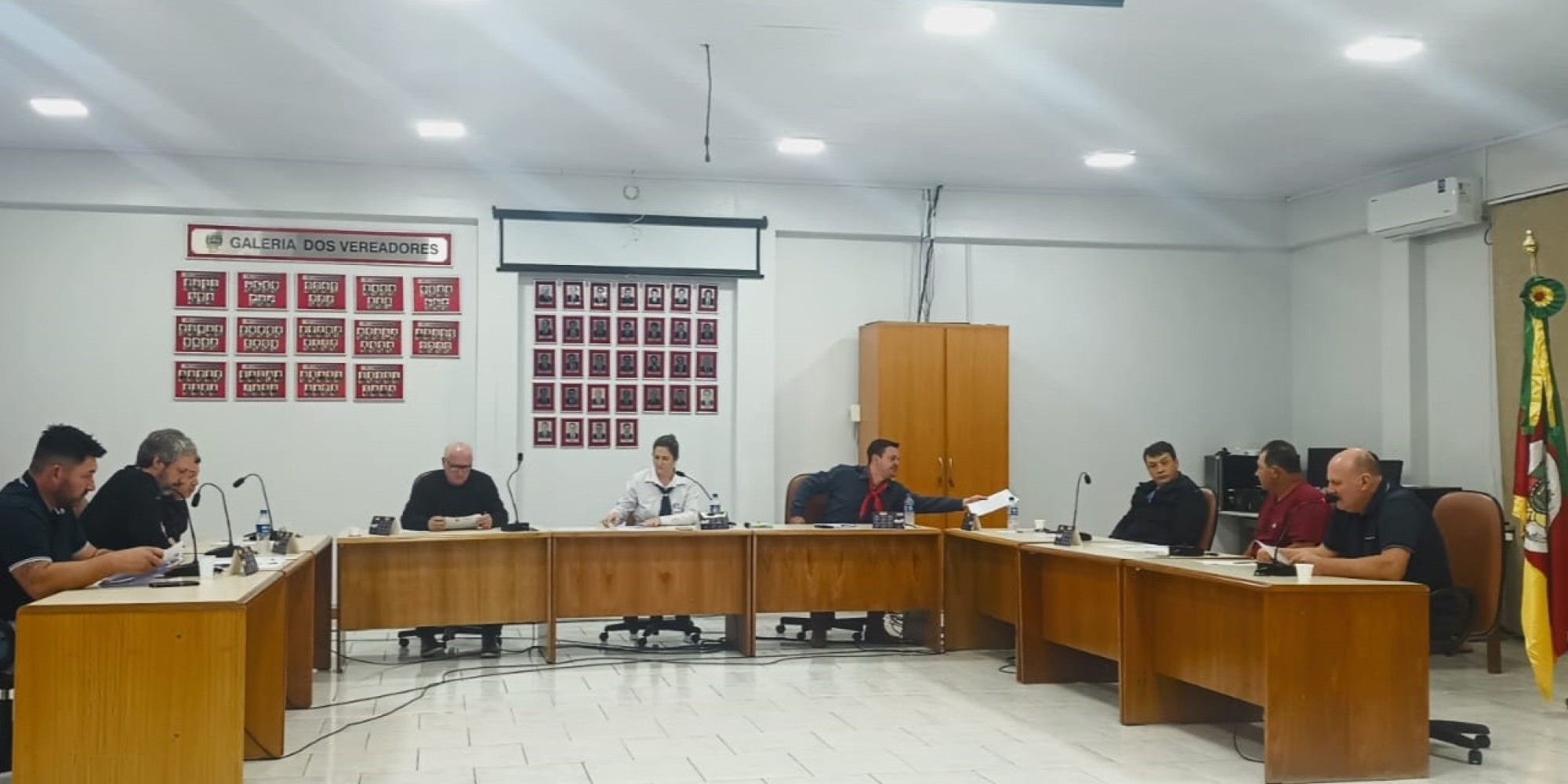 Sessão desta segunda-feira (15) teve aprovações unânimes em projetos do Executivo e Legislativo, com destaque para recursos na saúde, homenagem a ex-prefeito e valorização do patrimônio cultural. Sessão desta segunda-feira (15) teve aprovações unânimes em projetos do Executivo e Legislativo, com destaque para recursos na saúde, homenagem a ex-prefeito e valorização do patrimônio cultural.