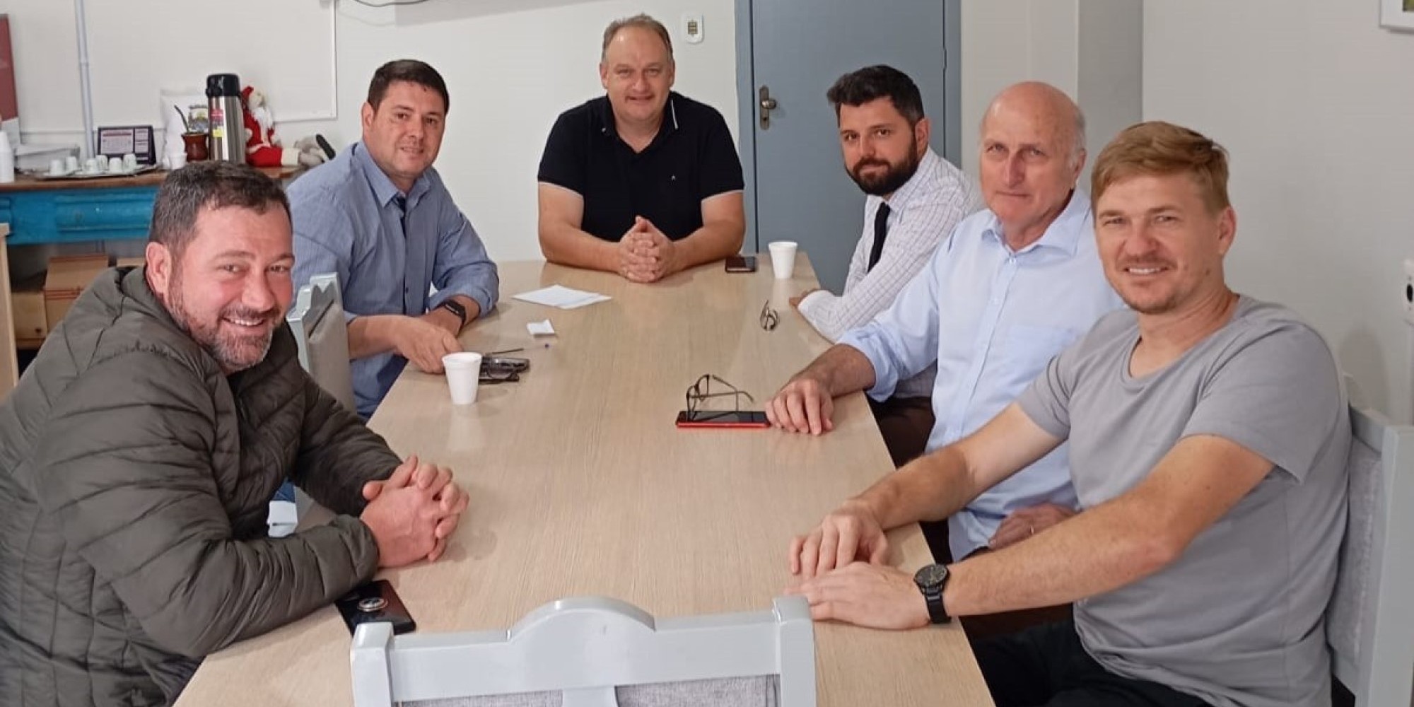 Durante a reunião, foram tratados temas como vazamentos de água, reparos mal executados e problemas de infraestrutura. Durante a reunião, foram tratados temas como vazamentos de água, reparos mal executados e problemas de infraestrutura.