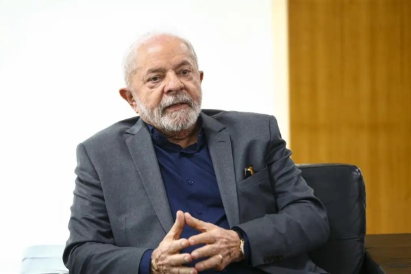 Presidente recebeu ministros do Supremo e Lewandowski no Alvorada, nesta terça (14), e mantém Messias como favorito à vaga; governo busca evitar resistências no Senado.