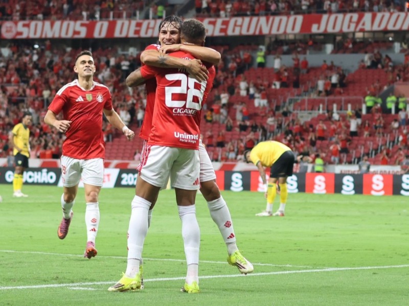 Com 4 a 0 no Beira-Rio, Colorado avan&ccedil;a com 7 a 0 no agregado e enfrentar&aacute; o Gr&ecirc;mio na decis&atilde;o.