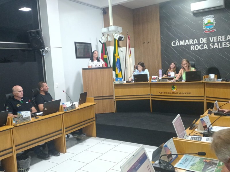 Sess&atilde;o ordin&aacute;ria desta segunda-feira (23) teve aprova&ccedil;&atilde;o un&acirc;nime de projetos, apresenta&ccedil;&atilde;o de indica&ccedil;&otilde;es e requerimentos e uso da tribuna por representantes da comunidade.