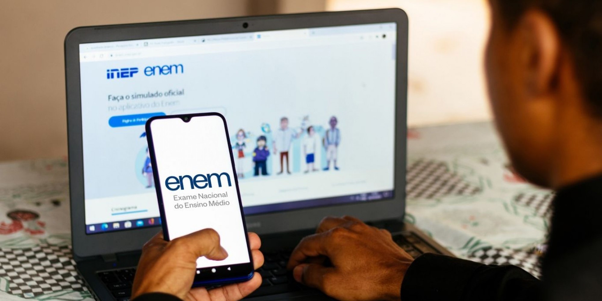 Será permitido que os inscritos usem materiais próprios que auxiliem na prova no computador Será permitido que os inscritos usem materiais próprios que auxiliem na prova no computador