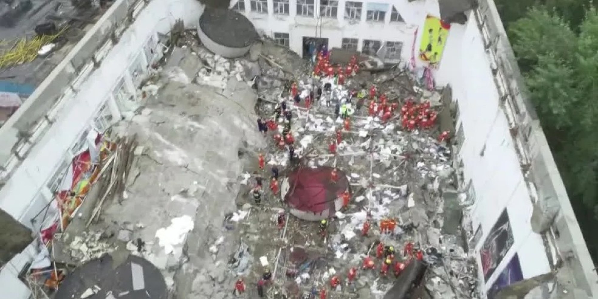 Teto de ginásio cai em uma escola na China e deixa 11 pessoas mortas